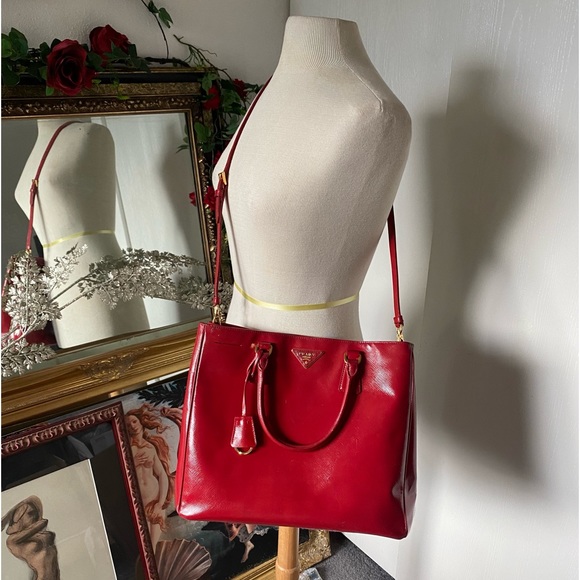 🍒PRADA🍒 Gardener saffiano vernice rosso cherry red gold patent large tote bag - Picture 9 of 16